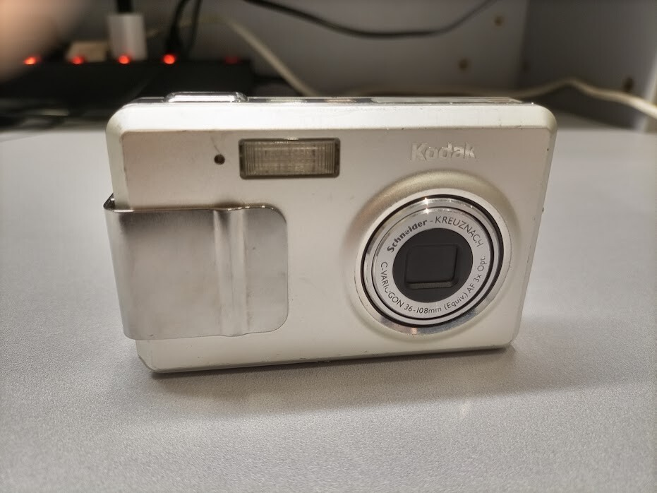 Kodak EasyShare LS755 3.0MP Compact Digital Camera Si Not Working For Parts Only