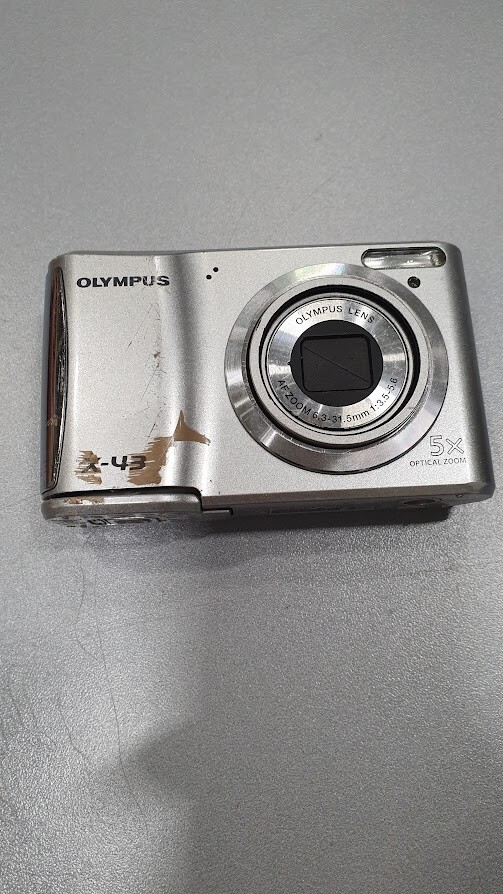 Olympus X-43 Digital Camera 14.0 mp Silver Not Working For Parts