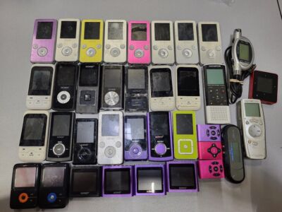 Lot of 36 Old Various Models MP3 Players Used NOT WORKING