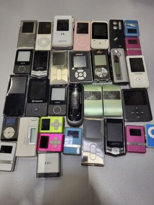 Lot of 33 Old Various Models MP3 Players Used NOT WORKING