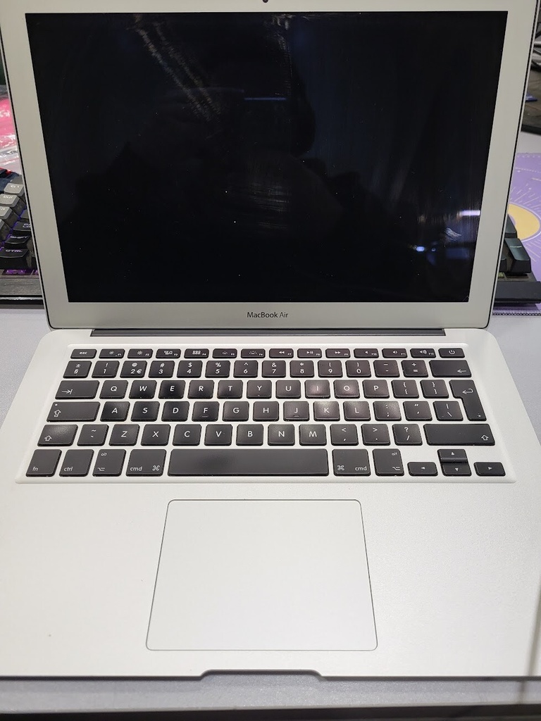 Apple Macbook Air A1369 13.3in Intel Core i5 4GB RAM 250GB ROM Intel Iris 3000