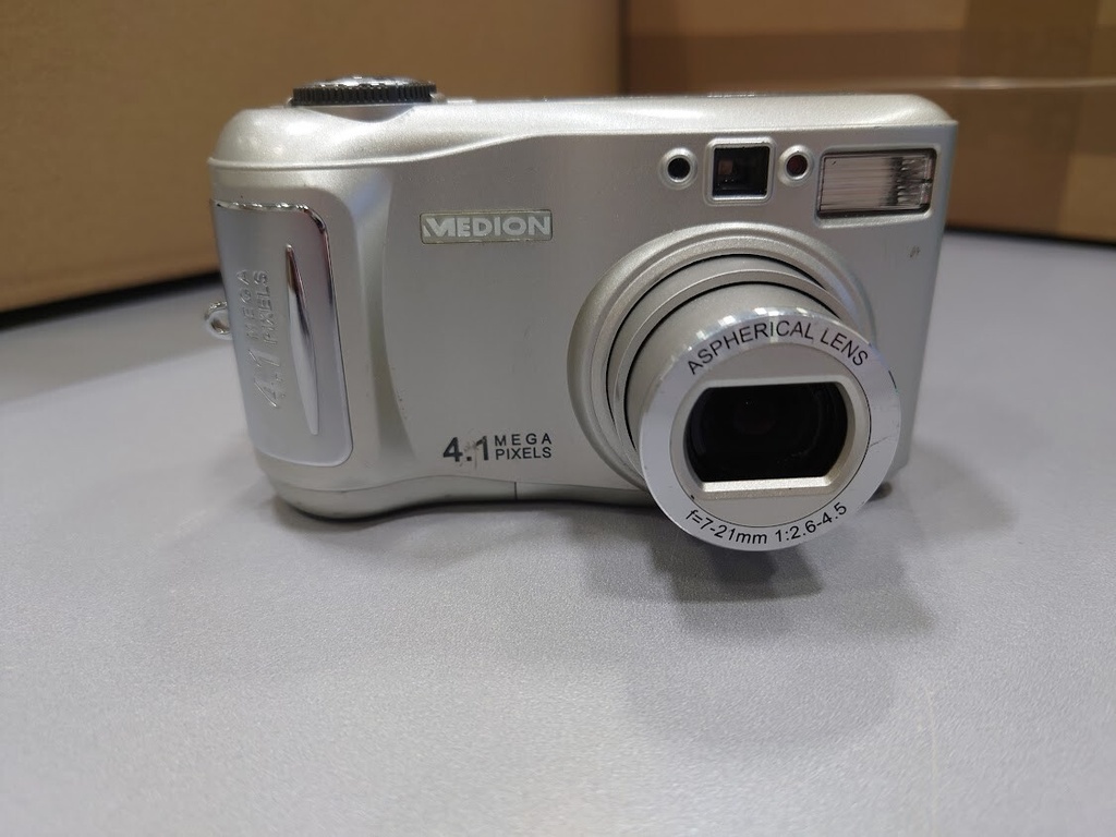 Medion MD 7425 4.1MP Digital Camera 3X Optical Zoom Silver Not Working