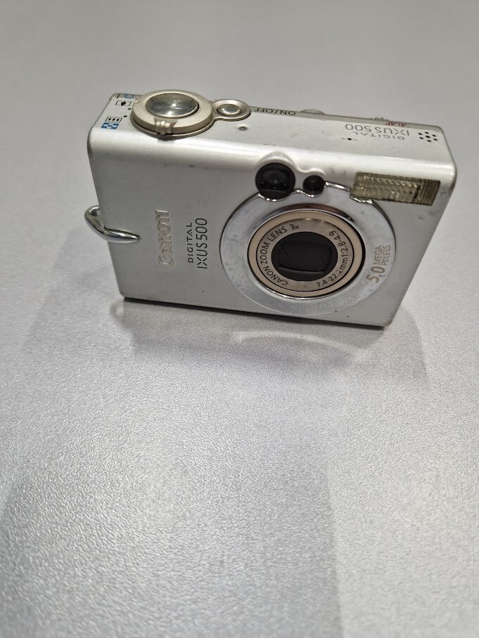 Canon IXUS 500 5.0MP Digital Camera 3X Optical Zoom Silver Not Working For Parts