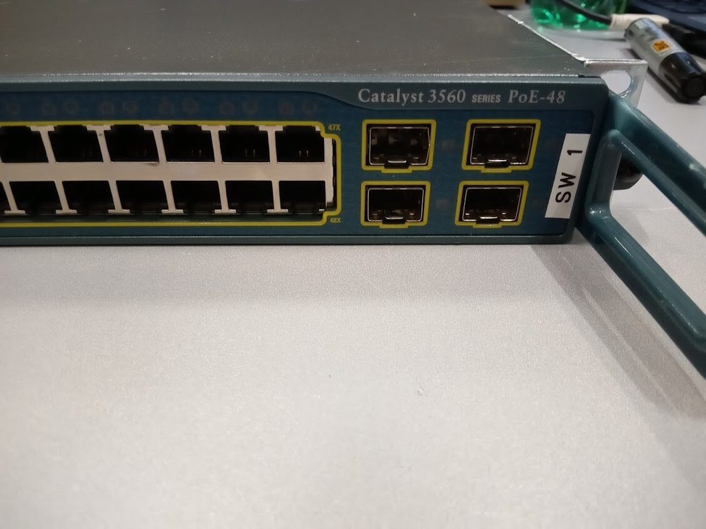 Cisco Catalyst 3560 Series PoE-48 Network Switch Thailand  Not Tested For Parts