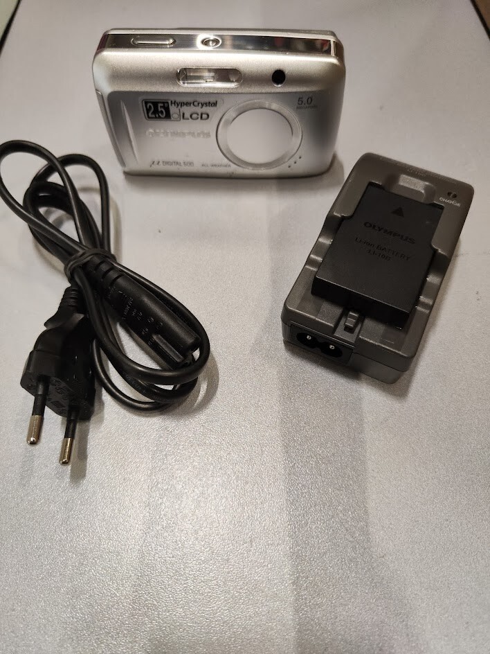 Olympus MJU 500 Digital Camera 3X Optical Zoom Not Working BROKEN For Parts