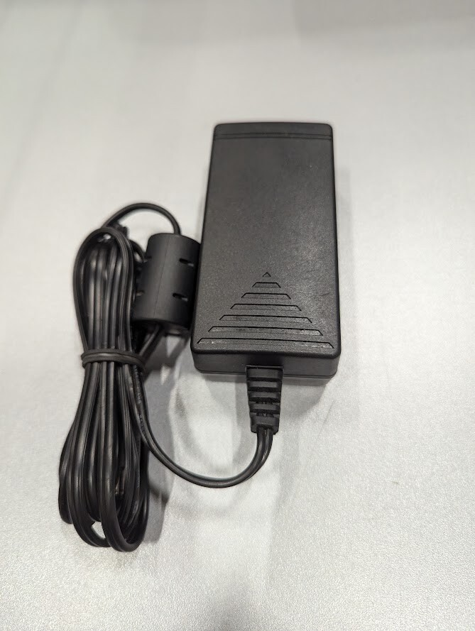 Switching DSA-0151D-05 AC Adapter  5.0V  2.4A Used Working Without Power Cord