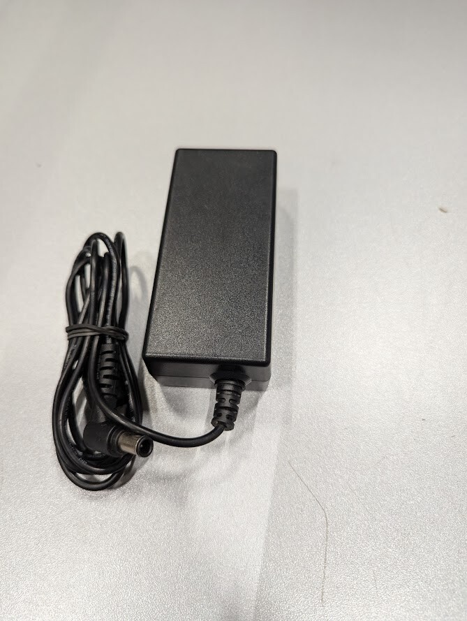 Adattatore AC LG ADS-45SN-19-3 19040G 19V 2.1A usato funzionante senza cavo a...