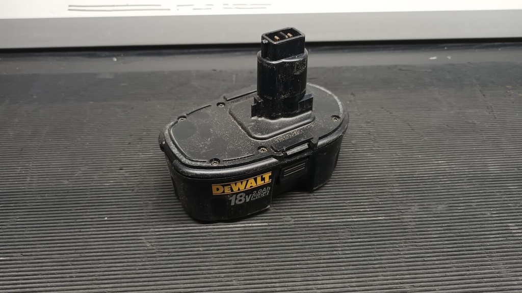 DeWalt DE9095 18V 2Ah NiCd Battery - Used, Working, Scratches & Marks