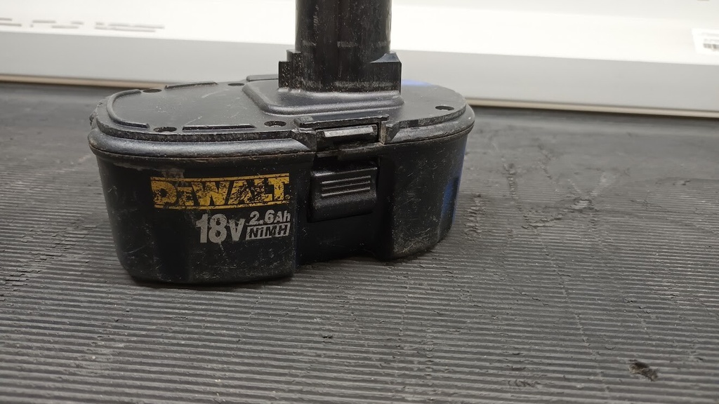 DeWalt DE9503 18V 2.6Ah NiMH Battery Black - Used, Working, Scratches & Marks