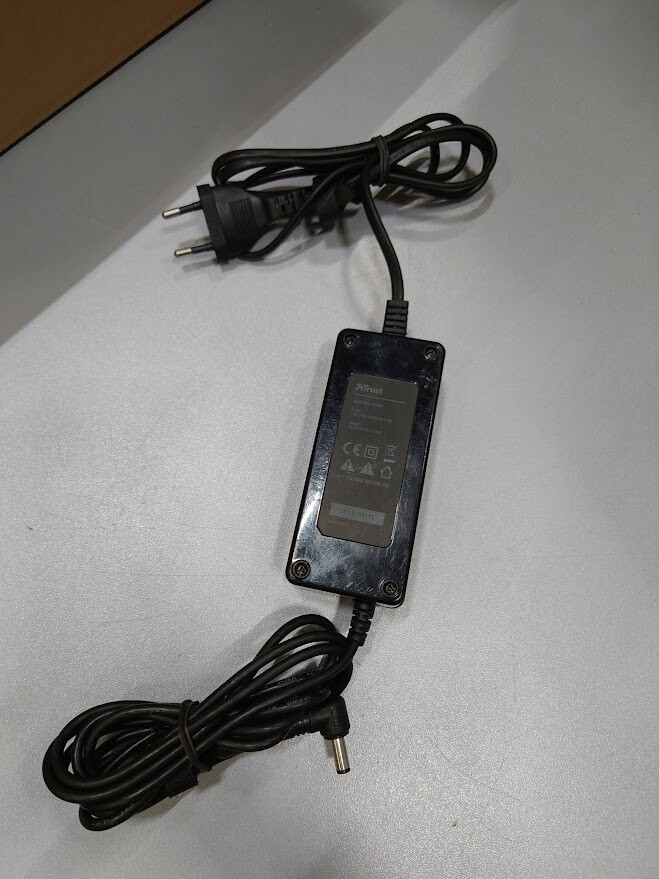 Trust 19134 Adapter 15/16/19.5V 3.6A Used Working Without Power Cord