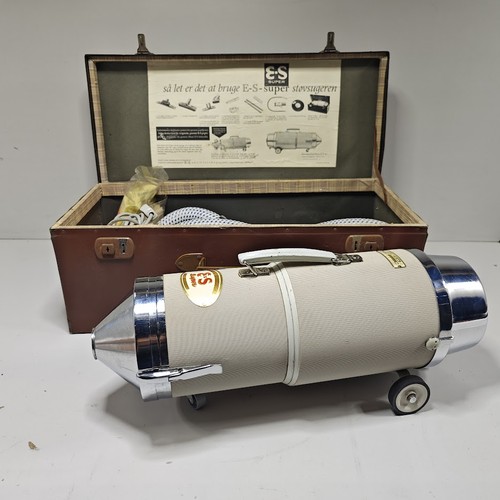 E-S Super Model AB7 Vacuum - Used, Scratches, Hard Case