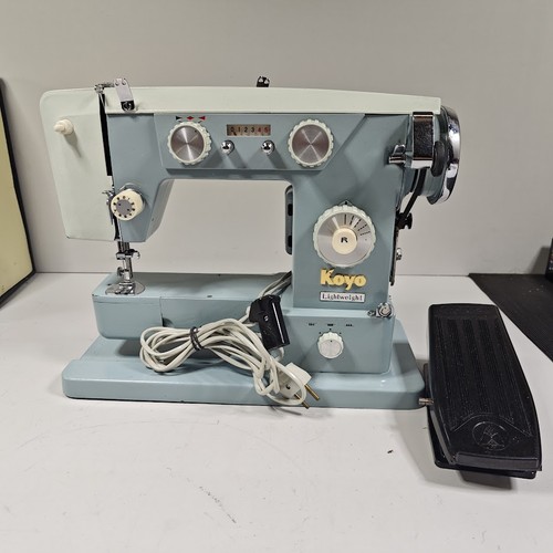Koyo Lightweight Sewing Machine - Parts/Repair, Untested