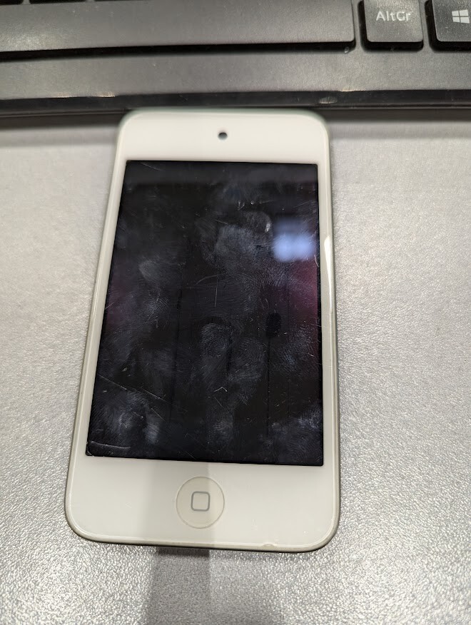 Apple iPod Touch 4th Gen A1367 MP3 Music Player 16GB Used Working