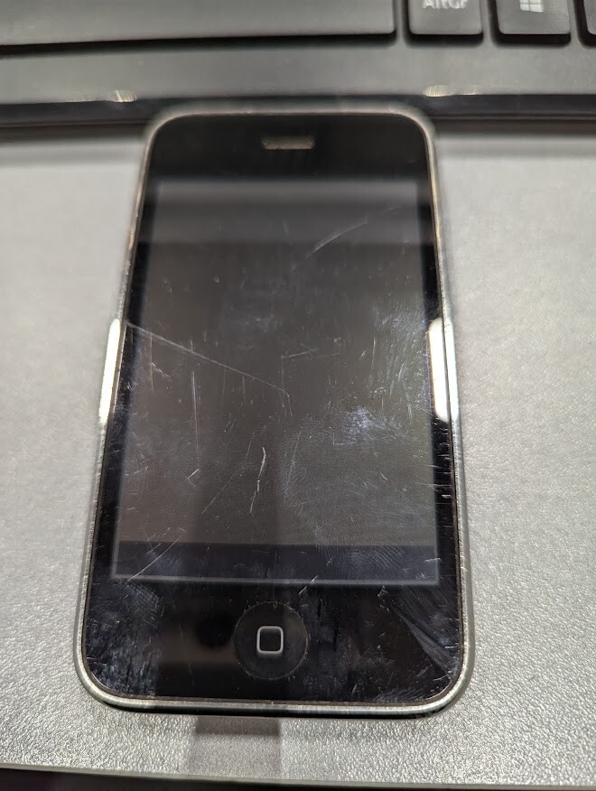 Apple  iPod 3GS 16GB A1303 White Not Working For Parts