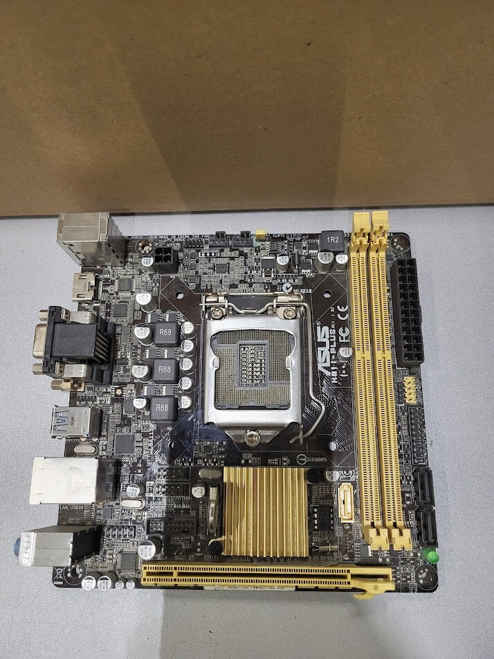 ASUS H81I-PLUS Mini-ITX Motherboard - Non-Functional For Parts or Repair