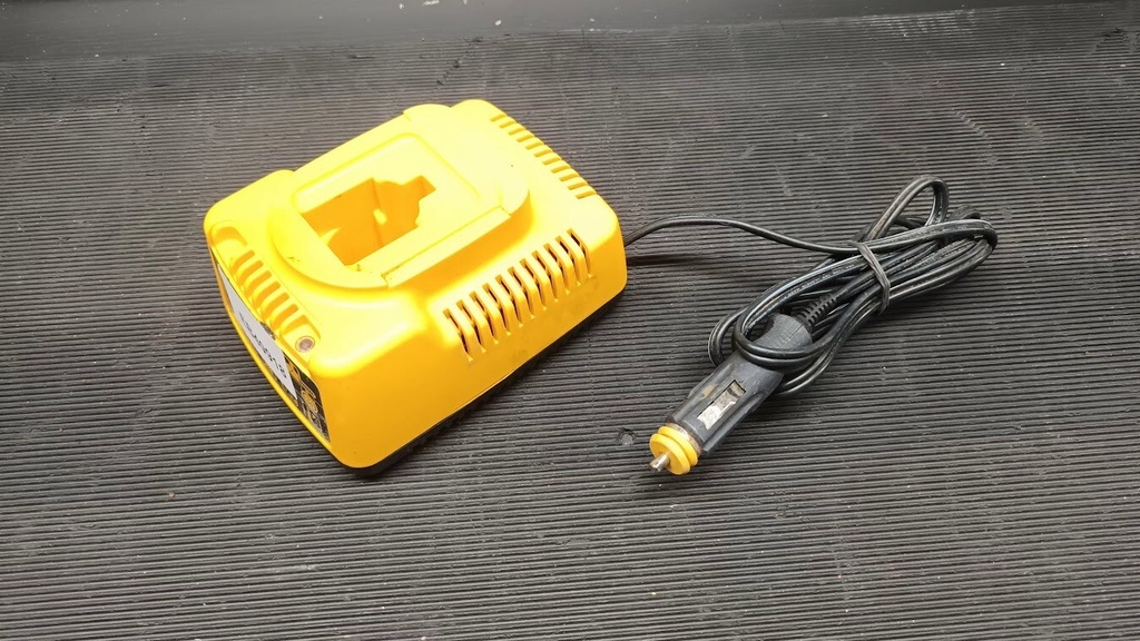 DeWalt DE9112 Battery Charger - Used, Not Working, Scratches & Marks
