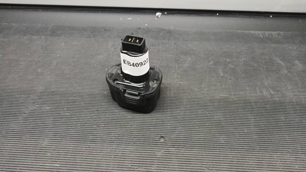 DeWalt DE9057 7.2V 1.25Ah Battery Pack – Used, Not Working Has Scratches