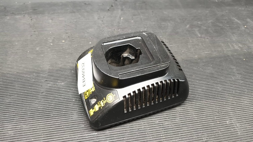 DeWalt DE9118 7.2V-14.4V Charger - Used, Not Working, Power Cable Cut