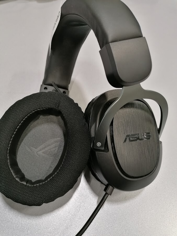 ASUS TUF H3  Gaming Headset   Not  Working For Parts  Without Box